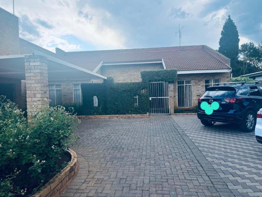 5 Bedroom Property for Sale in Potchefstroom South North West